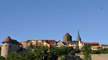 Alter Wasserturm mit Mönchsbastei und Dom St. Petri