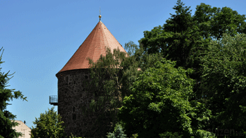 Gerberbastei mit Jugendherberge vom Nicolaifriedhof