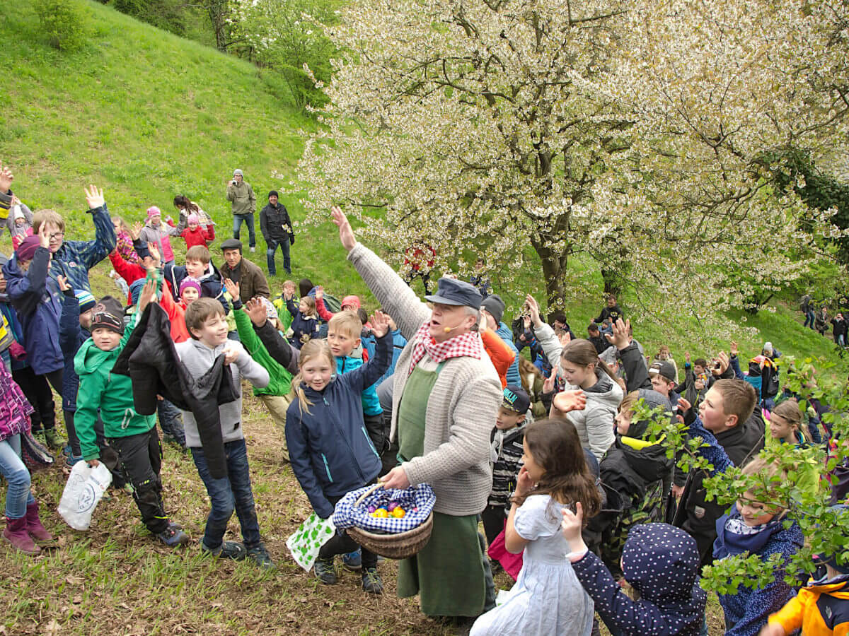 Eierschieben mit dem Eierjokel auf dem Protschenberg